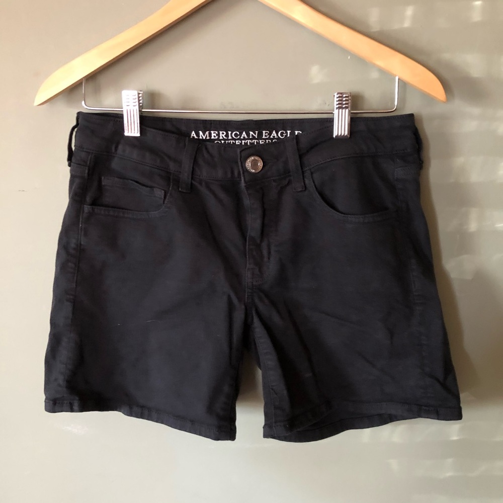 *SOLD* American Eagle Women’s Size 6 Jean Shorts